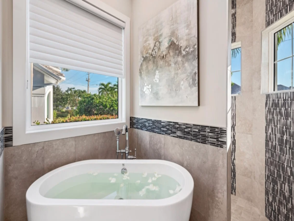 Discover Luxurious Waterfront Retreats - Unmatched Bay Views